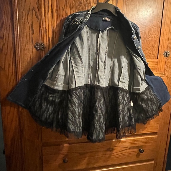 Pyramid Collection Denim Jacket - Picture 8 of 15